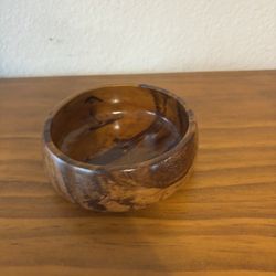 6 Wooden Bowls