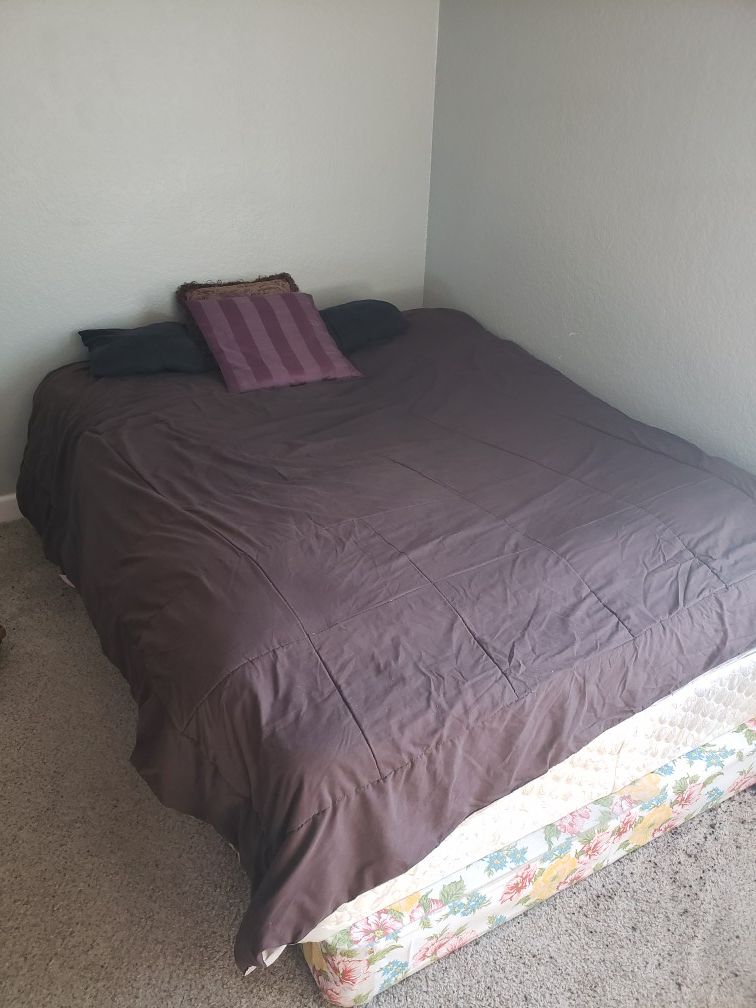 Full size bed