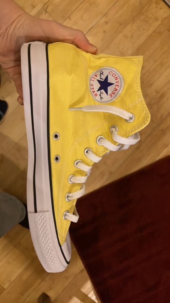Converse 10.5 Women 8.5 Men