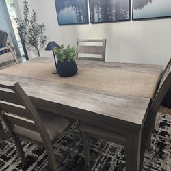 5 Piece Dining Set/almost Brand  New