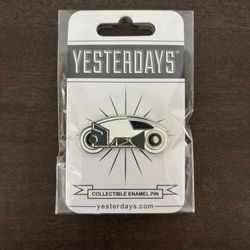 Tron Light Cycle Enamel Pin SDCC 2025 Exclusive (Glow In The Dark Edition) (New)