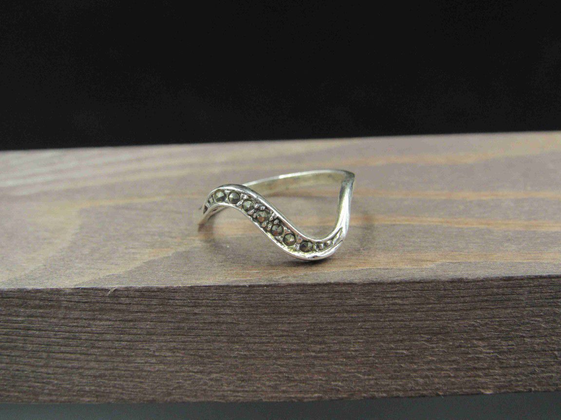 Size 8 Sterling Silver Wavy Marcasite Gem Band Ring Vintage Statement Engagement Wedding Promise Anniversary Bridal Cocktail