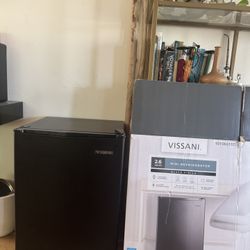 Mini Fridge 