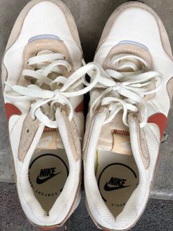 Nike Classic Sneaker Excellent Condition Women’s 7.5 Men’s 6