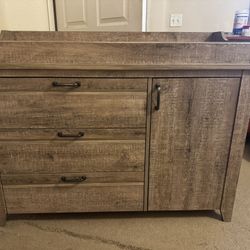 Changing table With 4 drawers