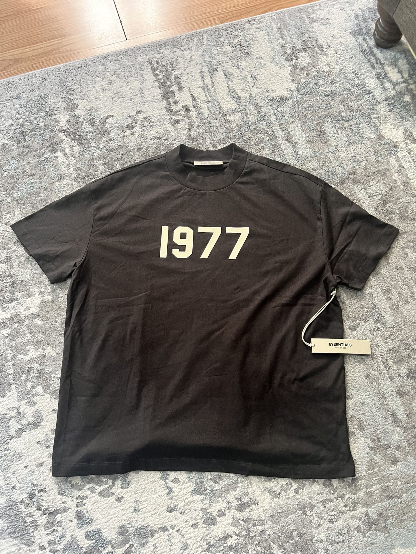 essentials t shirt 1977