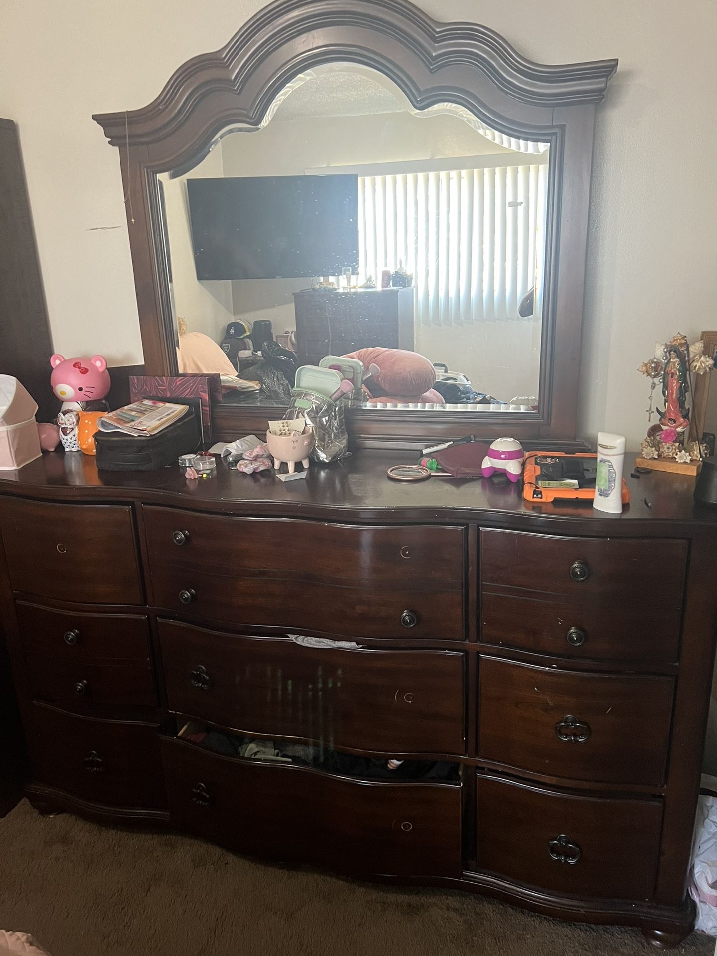 Dresser With Mirror