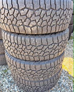 285/70/17 falken vendo un set de llantas usadas excelente condiciones de vida las 4 ✅🤩I am selling a set of used tires, all 4 in excellent living con