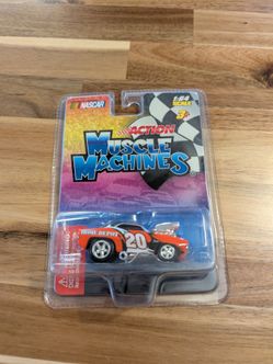 (Box-D10)ACTION Muscle Machines NASCAR Home Depot #20 1:64 Scale Diecast Car