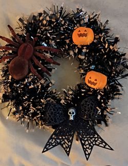 Halloween Tinsel Wreath with Spider and Pumpkins