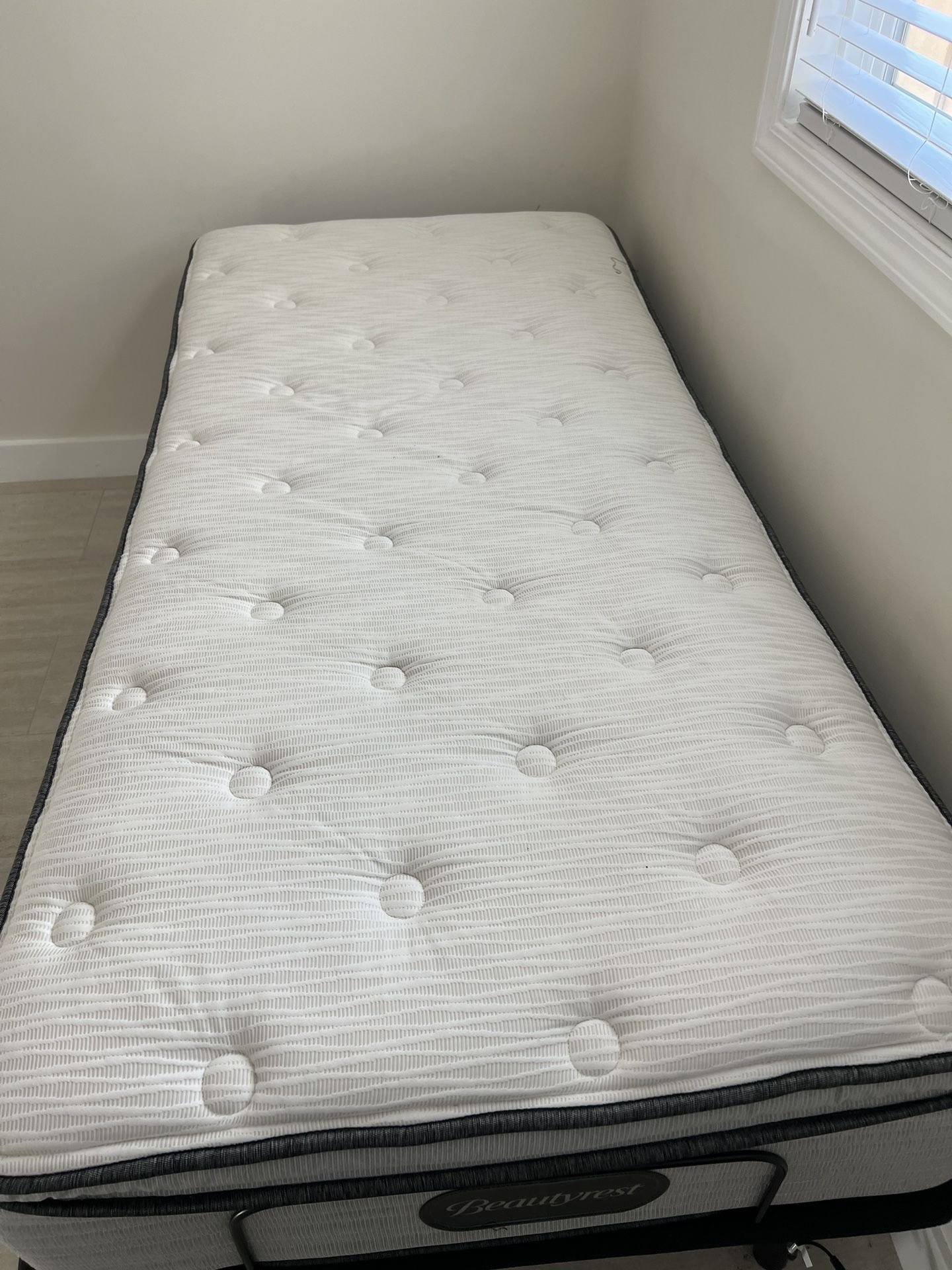 Twin XL TempurPedic Bed