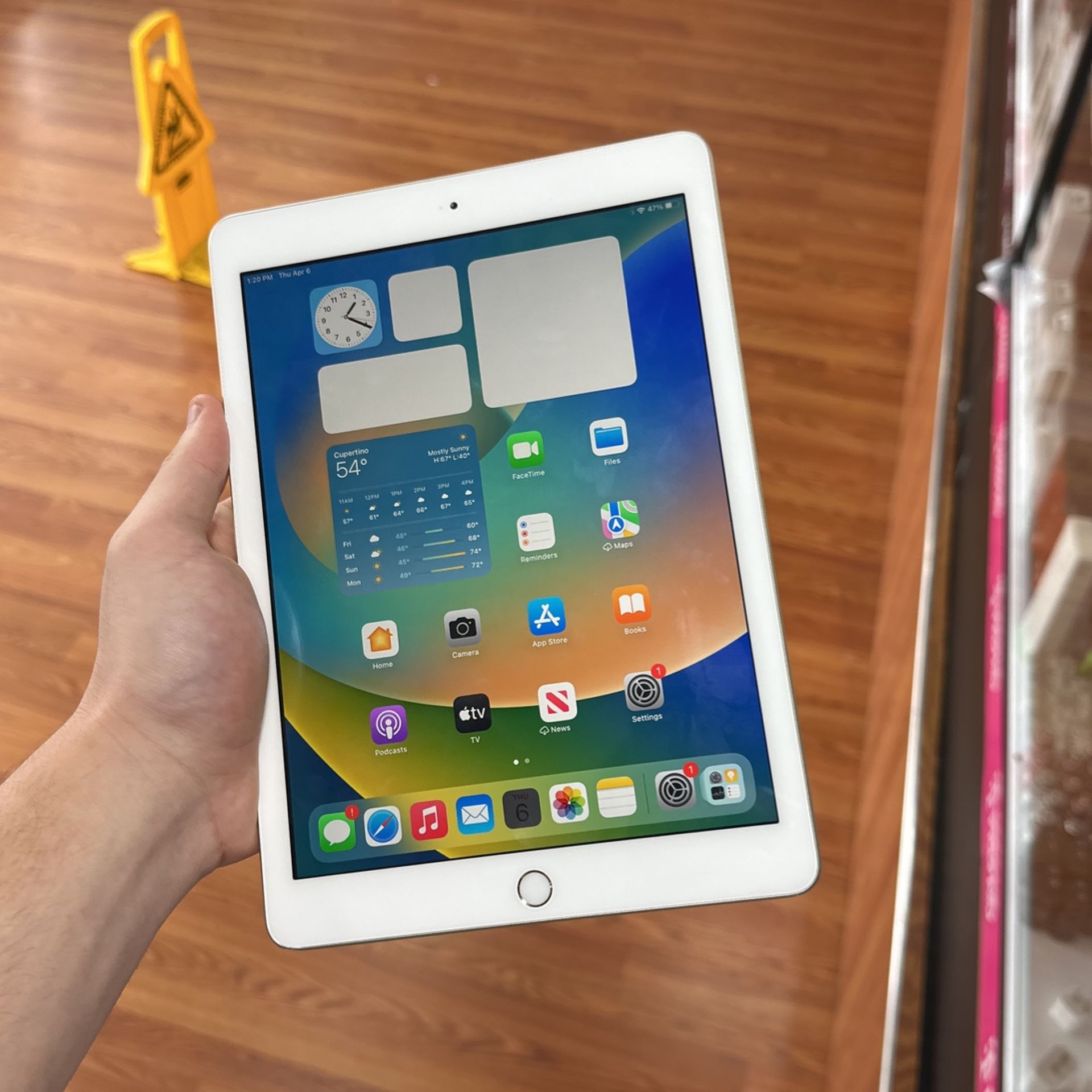 iPad 5th Generation 32GB Wifi Only Used