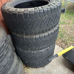 35x12.50 20 Tires