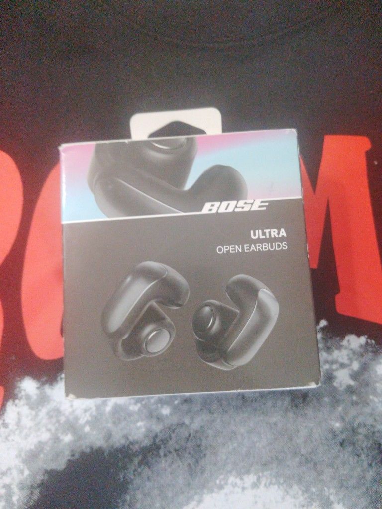 Brand New Bose Ear Bud The Cost In Walmart 300 Dollars Iw Ill Let Them Go For 200