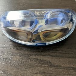 2 swimming goggles