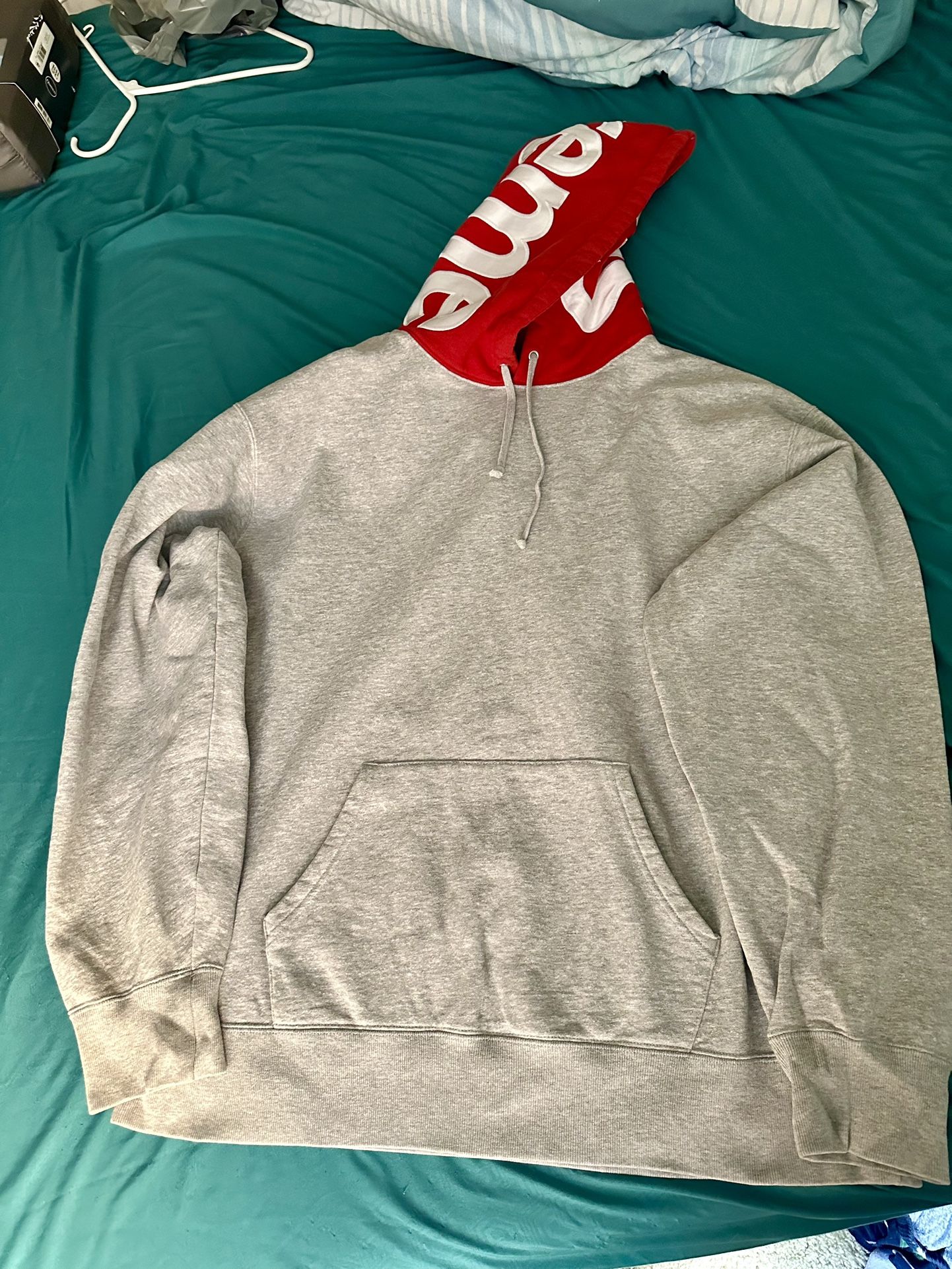 Supreme Hoodie 