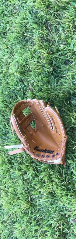 Franklin 7.5” Baseball Glove
