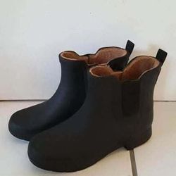 Chooka black rubber ankle height rubber rain boots size 7 ladies PRICE IS FIRM