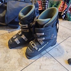 Women's Size 8 Nordica Power Frame Ski Boots 