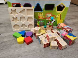 Wooden box with puzzles, shapes and animal