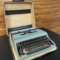 Olivetti Lettera 22 portable typewriter with case .