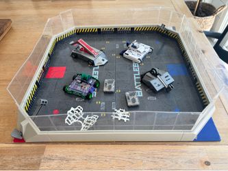 Battlebots arena with 4 battlebots