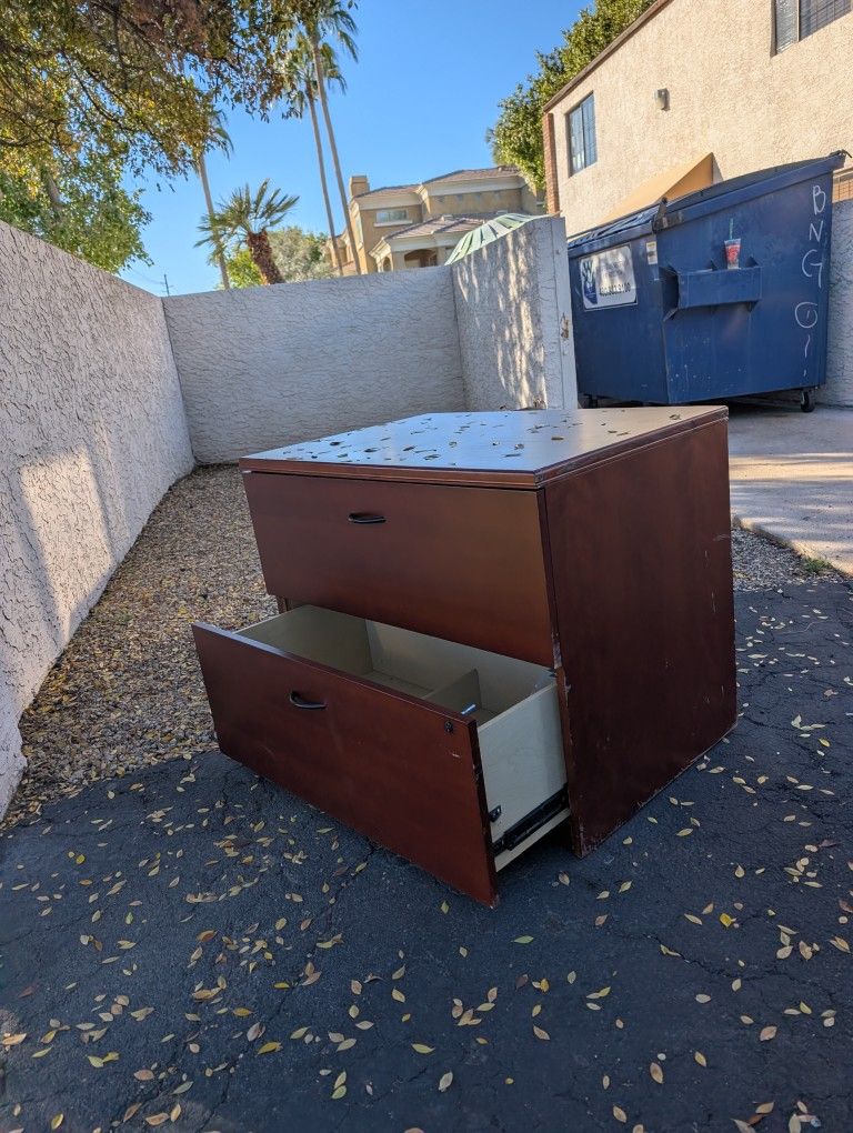 FREE FILE CABINET 