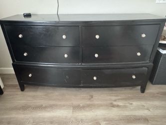 Bedroom furniture set