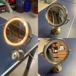 Vanity Mirror Lighted. 