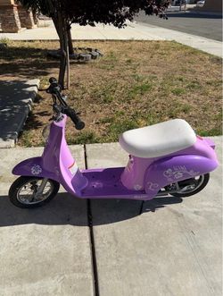 Razor girl moped