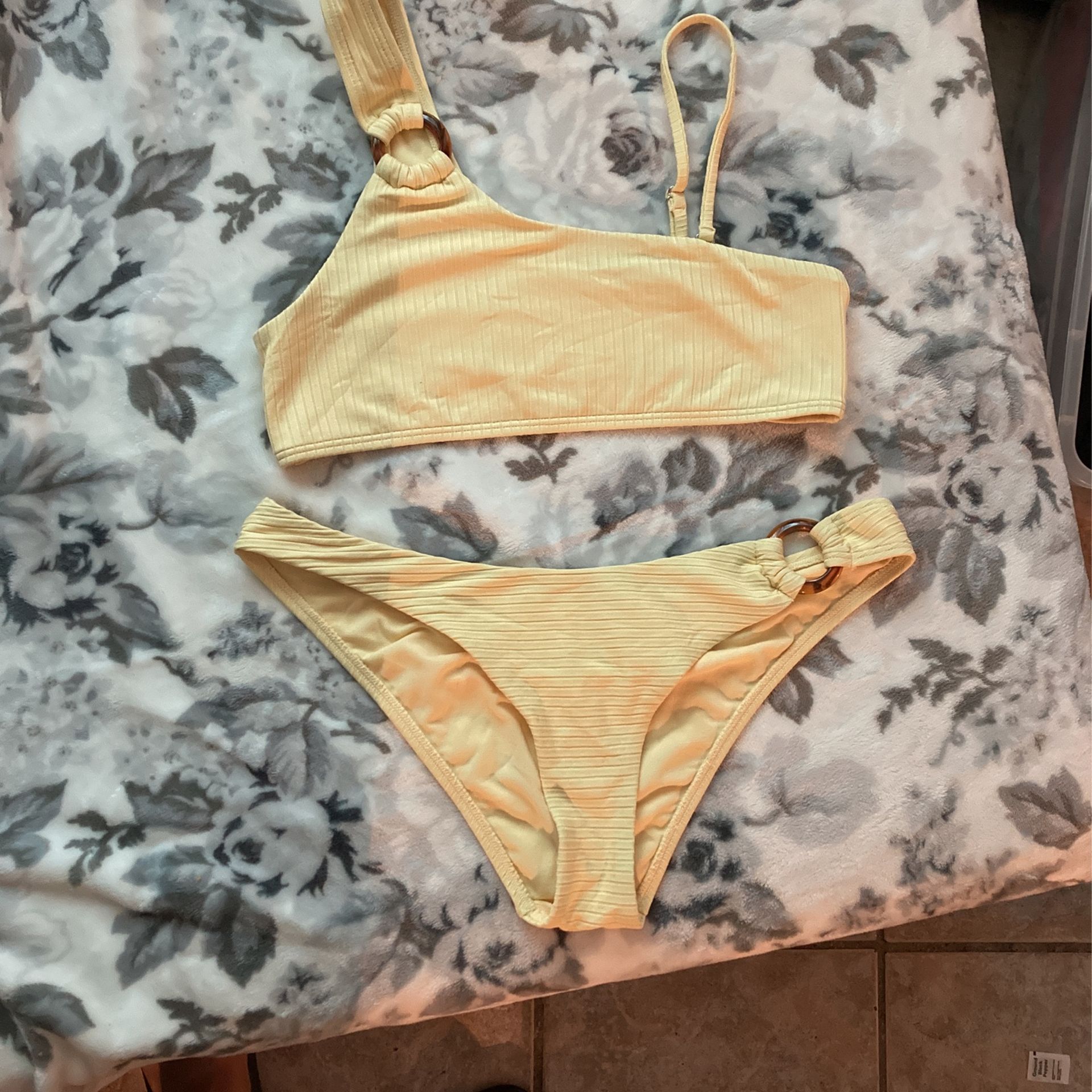 Yellow Bikini 
