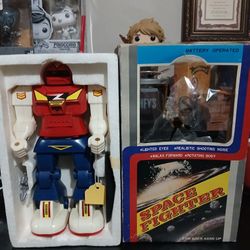 Vintage 70's Space Fighter Robot With / Accessories. Box Is Missing Bottom..