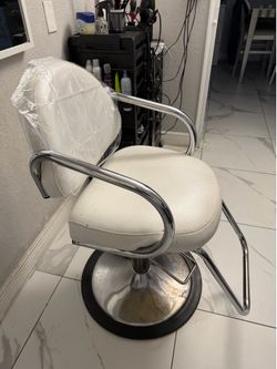 White hydrolic salon styling chair