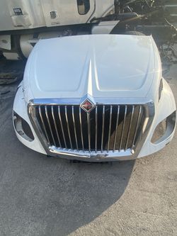 International LT625 Hood with Grille