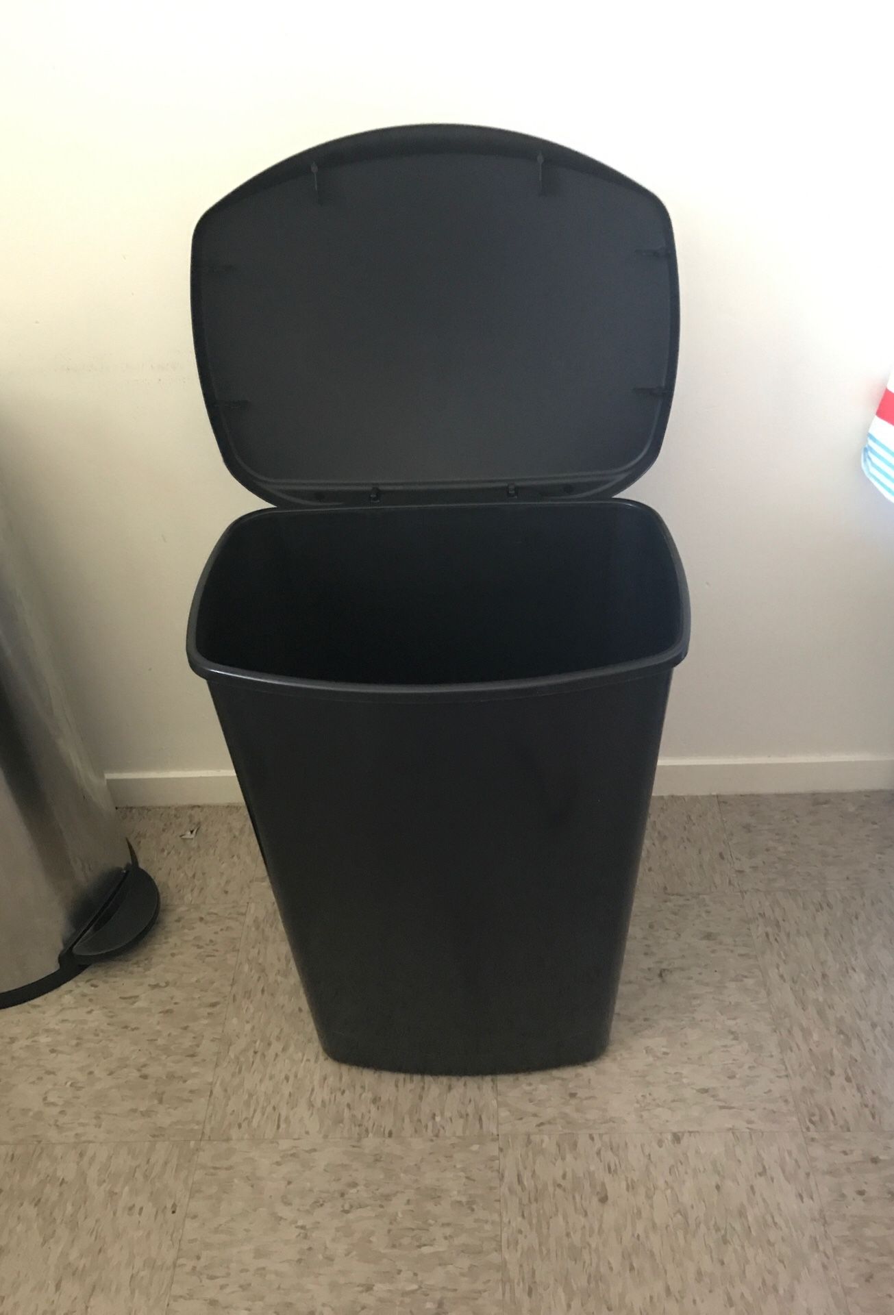 Trash can