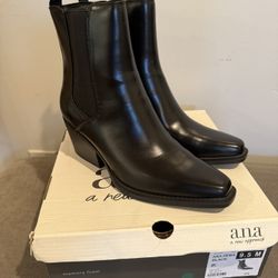 Women’s Black Boots Size 9.5