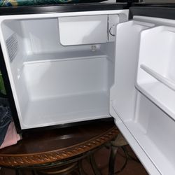 arctic Mini Fridge 