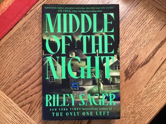 Book .. MIDDLE OF THE NIGHT.. Riley Sager .. HB 1st Edition.. Like New