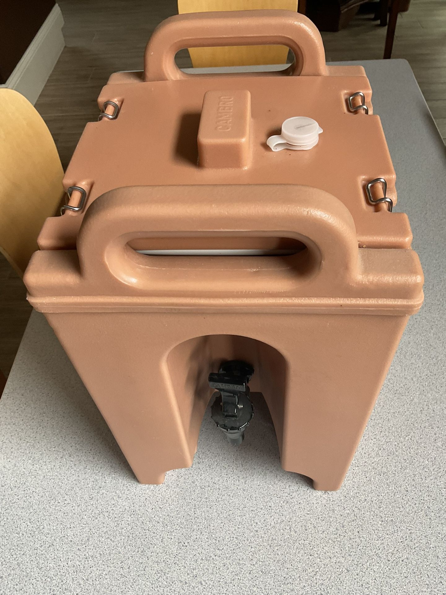 Cambro 2.5 Gallon Coffee Or Beverage Container