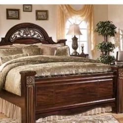 Ashley Signature Design Bedroom Set Headboard, Dresser with Mirror (Valley)