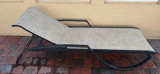 Pool chaise lounge chairs 2