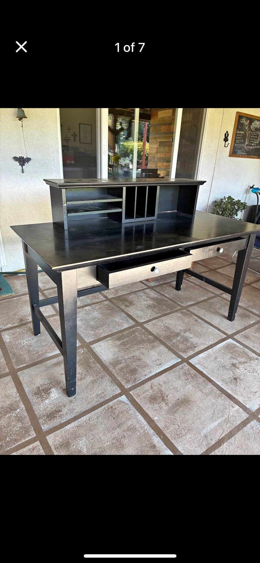 Beautiful Desk with Hutch