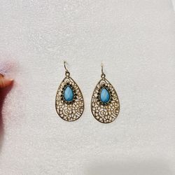 Gold/sapphire stone filigree ear rings