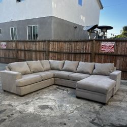 Light Gray Sectional Couch 