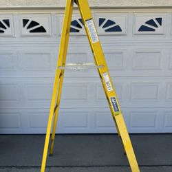 7’ Fiberglass Step Ladder
