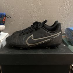 Boys Nike Used Soccer Cleats Sz 3.5