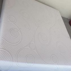 White Memory Foam Queen Size Set 