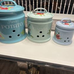 Pioneer woman, potato onion, and garlic canisters