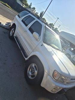 1999 Infiniti QX4