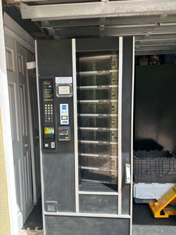 Snack/Soda Vending Machine Crane International Model 427